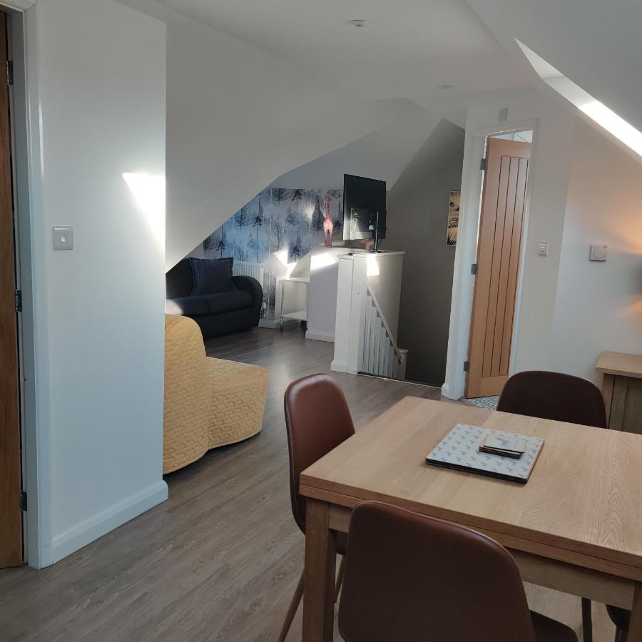 Delightful & Picturesque Modern Detached Apartment, Next To Chester Zoo, Near Park And Ride To City Centre Esterno foto